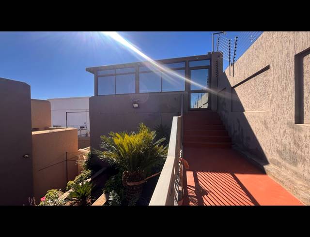 4 BEDROOM HOUSE FOR SALE IN BASSONIA